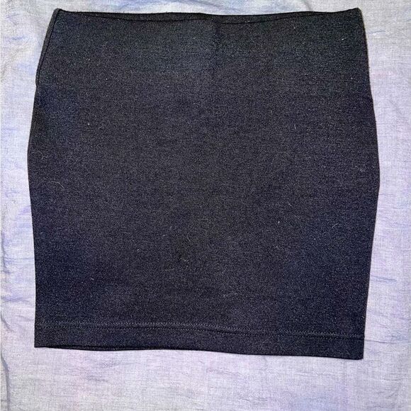 GUESS size Small Black Mini Pull On Tube Skirt Sexy Y2k Nearly New EUC - Picture 1 of 2